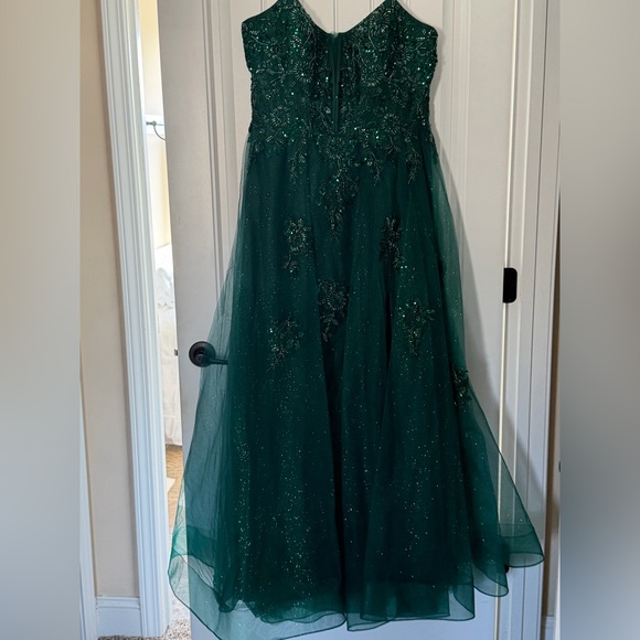 David's Bridal Jules & Cleo Emerald Green Beaded Floral Glitter Tulle Gown - Picture 8 of 11